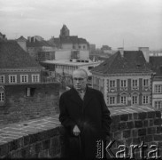 Lata 60., Warszawa, Polska.
Architekt Jan Zachwatowicz - generalny konserwator zabytków w latach 1945-1957. 
Fot. Irena Jarosińska, zbiory Ośrodka KARTA