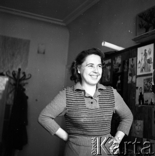 Lata 70., Warszawa, Polska.
Pani Mieczysława - sprzątaczka w redakcji miesięcznika 