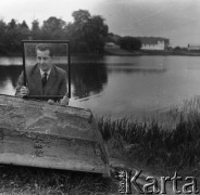 1959, Otwock Wielki, Polska.
Okolice zakładu poprawczego dla dziewcząt na wyspie Rokola.
Fot. Irena Jarosińska, zbiory Ośrodka KARTA


