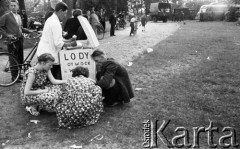 1959, Otwock Wielki, Polska.
Dziewczęta z zakładu poprawczego na wyspie Rokola.
Fot. Irena Jarosińska, zbiory Ośrodka KARTA