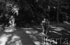 1959, Otwock Wielki, Polska.
Dziewczęta z zakładu poprawczego na wyspie Rokola.
Fot. Irena Jarosińska, zbiory Ośrodka KARTA