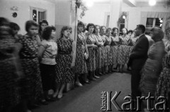 1959, Otwock Wielki, Polska.
Dziewczęta z zakładu poprawczego na wyspie Rokola.
Fot. Irena Jarosińska, zbiory Ośrodka KARTA