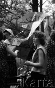1959, Otwock Wielki, Polska.
Dziewczęta z zakładu poprawczego na wyspie Rokola.
Fot. Irena Jarosińska, zbiory Ośrodka KARTA