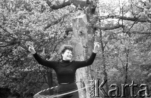 1959, Otwock Wielki, Polska.
Okolica zakładu poprawczego dla dziewcząt na wyspie Rokola.
Fot. Irena Jarosińska, zbiory Ośrodka KARTA