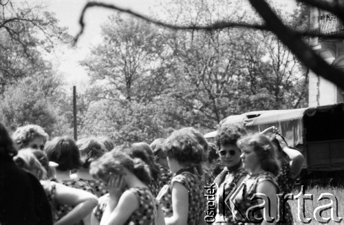 1959, Otwock Wielki, Polska.
Dziewczęta z zakładu poprawczego na wyspie Rokola.
Fot. Irena Jarosińska, zbiory Ośrodka KARTA
