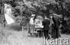 1959, Otwock Wielki, Polska.
Dziewczęta z zakładu poprawczego na wyspie Rokola.
Fot. Irena Jarosińska, zbiory Ośrodka KARTA