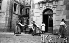 1959, Otwock Wielki, Polska.
Dziewczęta z zakładu poprawczego na wyspie Rokola.
Fot. Irena Jarosińska, zbiory Ośrodka KARTA