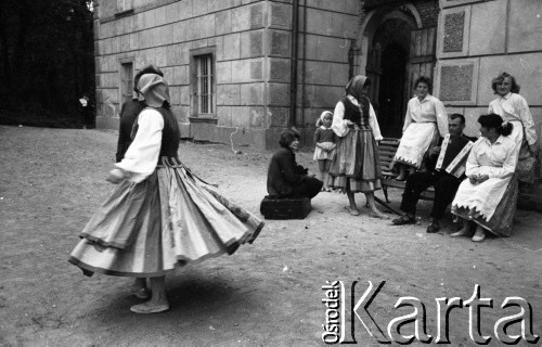 1959, Otwock Wielki, Polska.
Zakład poprawczy dla dziewcząt na wyspie Rokola.
Fot. Irena Jarosińska, zbiory Ośrodka KARTA