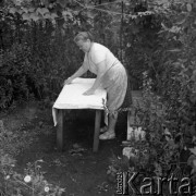 Lata 60. lub 70., Kraków, Polska.
Ogródki działkowe.
Fot. Irena Jarosińska, zbiory Ośrodka KARTA