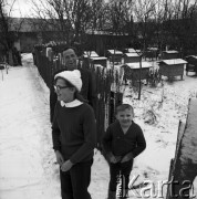 Lata 50. lub 60., Puławy, Polska.
Rodzina.
Fot. Irena Jarosińska, zbiory Ośrodka KARTA