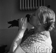 Lata 60., Warszawa, Polska.
Rodzina z alei Karola Świerczewskiego 95/99 (dziś Aleje Solidarności).
Fot. Irena Jarosińska, zbiory Ośrodka KARTA