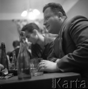 Lata 50. lub 60., Polska.
Zabawa wiejska.
Fot. Irena Jarosińska, zbiory Ośrodka KARTA.