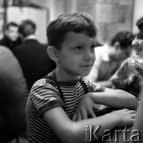 Lata 50. lub 60., Polska.
Zabawa wiejska.
Fot. Irena Jarosińska, zbiory Ośrodka KARTA.