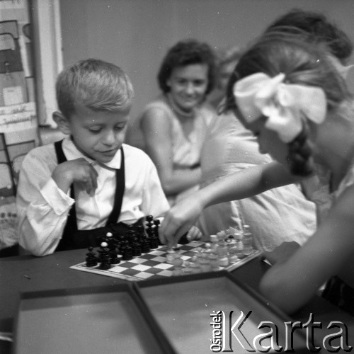 Lata 50. lub 60., Polska.
Zabawa wiejska.
Fot. Irena Jarosińska, zbiory Ośrodka KARTA.