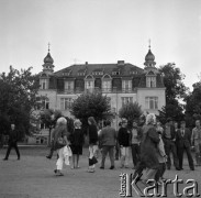 Lata 60., Sopot, Polska.
Młodzież ze Szwecji.
Fot. Irena Jarosińska, zbiory Ośrodka KARTA