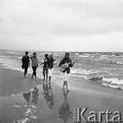 Lata 60., Sopot, Polska.
Młodzież ze Szwecji.
Fot. Irena Jarosińska, zbiory Ośrodka KARTA