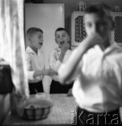 Lata 60., Wrocław, Polska.
Bracia Majewscy.
Fot. Irena Jarosińska, zbiory Ośrodka KARTA