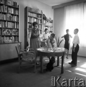 Lata 60., Wrocław, Polska.
Bracia Majewscy (Jacek, Kazimierz, Wojciech i Maciej) - czworaczki.
Fot. Irena Jarosińska, zbiory Ośrodka KARTA