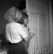 Lata 60., Polska.
Dziewczęta.
Fot. Irena Jarosińska, zbiory Ośrodka KARTA