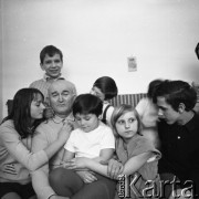Lata 60., Polska.
Rodzinny dom dziecka państwa Dowlasów.
Fot. Irena Jarosińska, zbiory Ośrodka KARTA