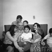 Lata 60., Polska.
Rodzinny dom dziecka państwa Dowlasów.
Fot. Irena Jarosińska, zbiory Ośrodka KARTA