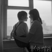 Lata 60., Polska.
Rodzinny dom dziecka państwa Dowlasów.
Fot. Irena Jarosińska, zbiory Ośrodka KARTA