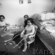 Lata 60., Polska.
Rodzinny dom dziecka państwa Dowlasów.
Fot. Irena Jarosińska, zbiory Ośrodka KARTA