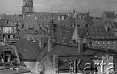 Lata 50. lub 60., Wrocław, Polska.
Dachy budynków.
Fot. Irena Jarosińska, zbiory Ośrodka KARTA