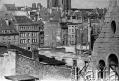 Lata 50. lub 60., Wrocław, Polska.
Budynki.
Fot. Irena Jarosińska, zbiory Ośrodka KARTA