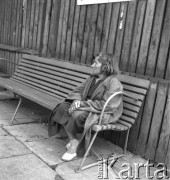 lata 50-te, Warszawa, Polska
Kobieta na ławce
Fot. Irena Jarosińska, zbiory Ośrodka KARTA