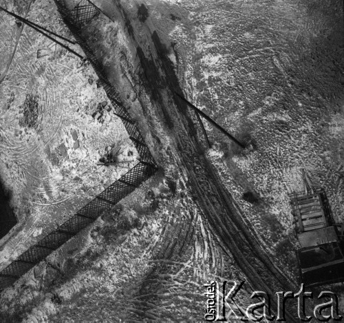 1954-1955, Warszawa, Polska
Widok z okna pracowni Ireny Jarosińskiej w Alei Świerczewskiego 95/99. 
Fot. Irena Jarosińska, zbiory Ośrodka KARTA