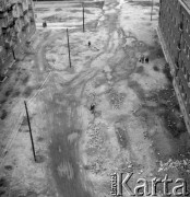 1954-1955, Warszawa, Polska
Widok na ulicę Orlą z okna pracowni Ireny Jarosińskiej w Alei Świerczewskiego 95/99.  Po prawej widać budynek przy Orlej 11, po lewej - Orlej 6.
Fot. Irena Jarosińska, zbiory Ośrodka KARTA