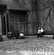 Lata 50. lub 60., Warszawa, Polska.
Kościół św. Wincentego a Paulo na Cmentarzu Bródnowskim.
Fot. Irena Jarosińska, zbiory Ośrodka KARTA