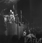 Sierpień 1956, Sopot, Polska
I Ogólnopolski Festiwal Muzyki Jazzowej. Zespół na scenie.
Fot. Irena Jarosińska, zbiory Ośrodka KARTA