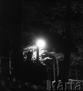 Sierpień 1956, Sopot, Polska
I Ogólnopolski Festiwal Muzyki Jazzowej. Mężczyzna przed halą koncertową.
Fot. Irena Jarosińska, zbiory Ośrodka KARTA