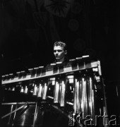 Sierpień 1956, Sopot, Polska
I Ogólnopolski Festiwal Muzyki Jazzowej. Muzyk na scenie.
Fot. Irena Jarosińska, zbiory Ośrodka KARTA