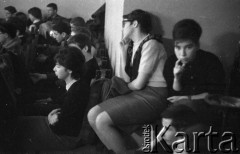 1962, Warszawa, Polska
Spotkanie Klubu Poszukiwaczy Sprzeczności w Staromiejskim Domu Kultury przy ul. Krzywe Koło. 
Fot. Irena Jarosińska, zbiory Ośrodka KARTA