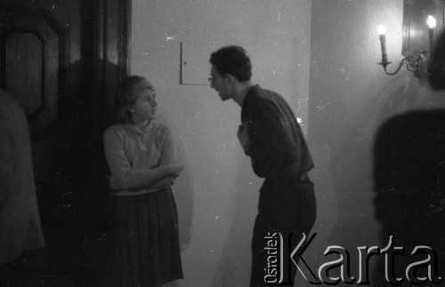 1962, Warszawa, Polska
Spotkanie Klubu Poszukiwaczy Sprzeczności w Staromiejskim Domu Kultury przy ul. Krzywe Koło. 
Fot. Irena Jarosińska, zbiory Ośrodka KARTA
