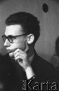 22.01.1959, Warszawa, Polska
Spotkanie Klubu Krzywego Koła w Staromiejskim Domu Kultury. Tematem dyskusji była polityka kulturalna po XII Plenum PZPR. Jeden z uczestników spotkania.
Fot. Irena Jarosińska, zbiory Ośrodka KARTA
