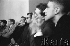 22.01.1959, Warszawa, Polska
Spotkanie Klubu Krzywego Koła w Staromiejskim Domu Kultury. Tematem dyskusji była polityka kulturalna po XII Plenum PZPR. 
Fot. Irena Jarosińska, zbiory Ośrodka KARTA