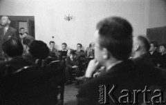 22.01.1959, Warszawa, Polska
Spotkanie Klubu Krzywego Koła w Staromiejskim Domu Kultury. Tematem dyskusji była polityka kulturalna po XII Plenum PZPR. Przemawia Adam Schaff.
Fot. Irena Jarosińska, zbiory Ośrodka KARTA