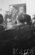 22.01.1959, Warszawa, Polska
Spotkanie Klubu Krzywego Koła w Staromiejskim Domu Kultury. Tematem dyskusji była polityka kulturalna po XII Plenum PZPR. Przemawia Adam Schaff.
Fot. Irena Jarosińska, zbiory Ośrodka KARTA