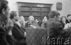 22.01.1959, Warszawa, Polska
Spotkanie Klubu Krzywego Koła w Staromiejskim Domu Kultury. Tematem dyskusji była polityka kulturalna po XII Plenum PZPR.
Fot. Irena Jarosińska, zbiory Ośrodka KARTA