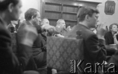 22.01.1959, Warszawa, Polska
Spotkanie Klubu Krzywego Koła w Staromiejskim Domu Kultury. Tematem dyskusji była polityka kulturalna po XII Plenum PZPR. 
Fot. Irena Jarosińska, zbiory Ośrodka KARTA