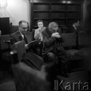 22.01.1959, Warszawa, Polska
Spotkanie Klubu Krzywego Koła w Staromiejskim Domu Kultury. Tematem dyskusji była polityka kulturalna po XII Plenum PZPR. 
Fot. Irena Jarosińska, zbiory Ośrodka KARTA