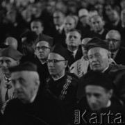 1966, Wrocław, Polska.
Obchody XX-lecia utworzenia Uniwersytetu Wrocławskiego. Uczestnicy uroczystości.
Fot. Irena Jarosińska, zbiory Ośrodka KARTA