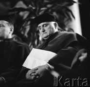 1966, Wrocław, Polska.
Obchody XX-lecia utworzenia Uniwersytetu Wrocławskiego. Uczestnik uroczystości.
Fot. Irena Jarosińska, zbiory Ośrodka KARTA