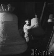 lata 60-te, Przemyśl, Polska.
Ludwisarnia Felczyńskich - najstarsza odlewnia dzwonów.  
Fot. Irena Jarosińska, zbiory Ośrodka KARTA