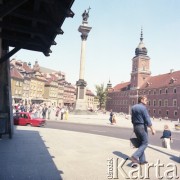 lata 70-te, Warszawa, Polska.
Plac Zamkowy - widok na Zamek Królewski i kolumnę Zygmunta.
Fot. Irena Jarosińska, zbiory Ośrodka KARTA
