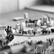 Lata 50. lub 60., Wrocław, Polska.
Spotkanie urbanistów. Makieta.
Fot. Irena Jarosińska, zbiory Ośrodka KARTA